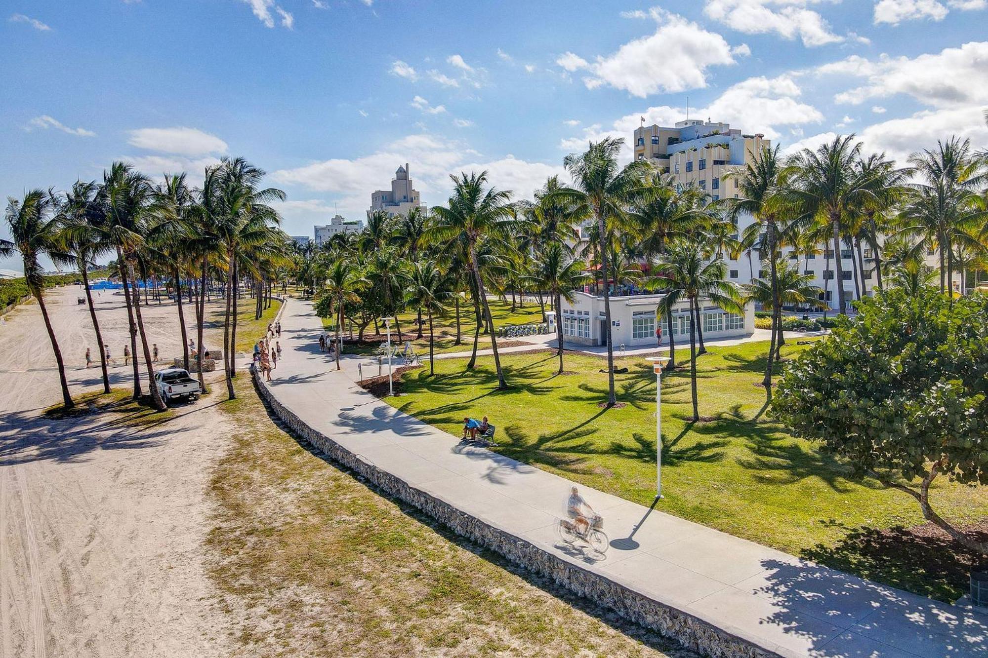 Deco Beachside Apt, W/2 Queen Beds, Washer/Dryer マイアミビーチ エクステリア 写真